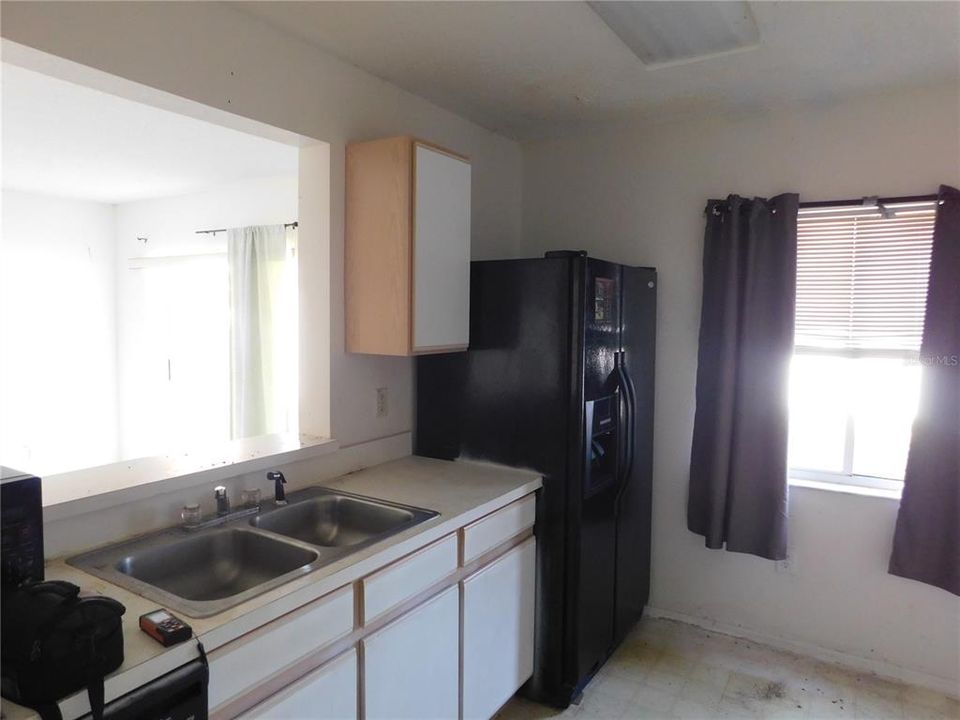 Active With Contract: $235,000 (3 beds, 2 baths, 1426 Square Feet)