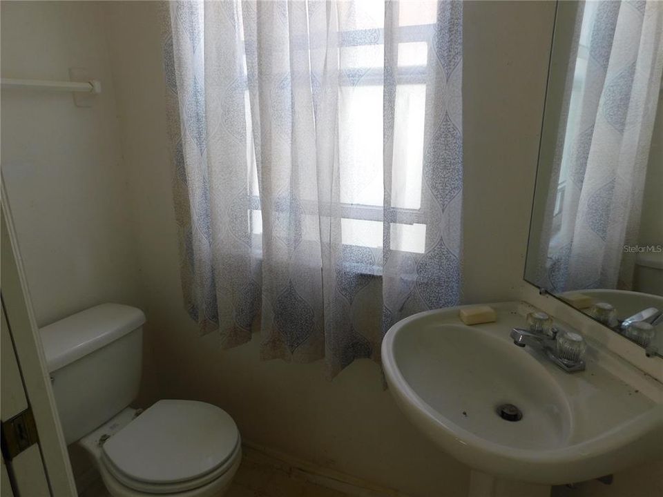 Active With Contract: $235,000 (3 beds, 2 baths, 1426 Square Feet)