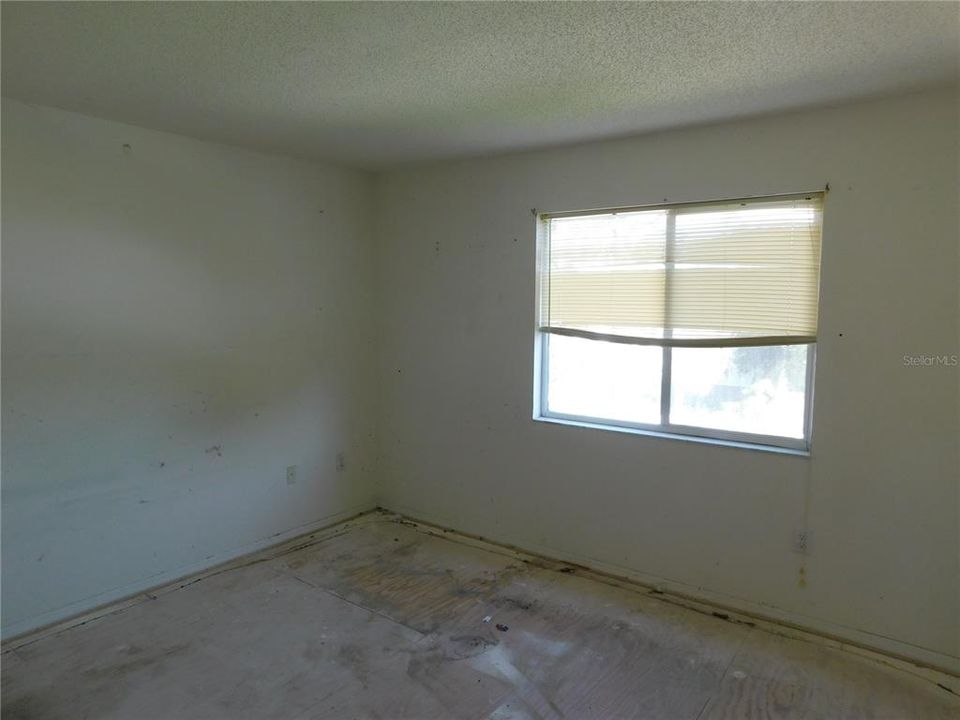 Active With Contract: $235,000 (3 beds, 2 baths, 1426 Square Feet)