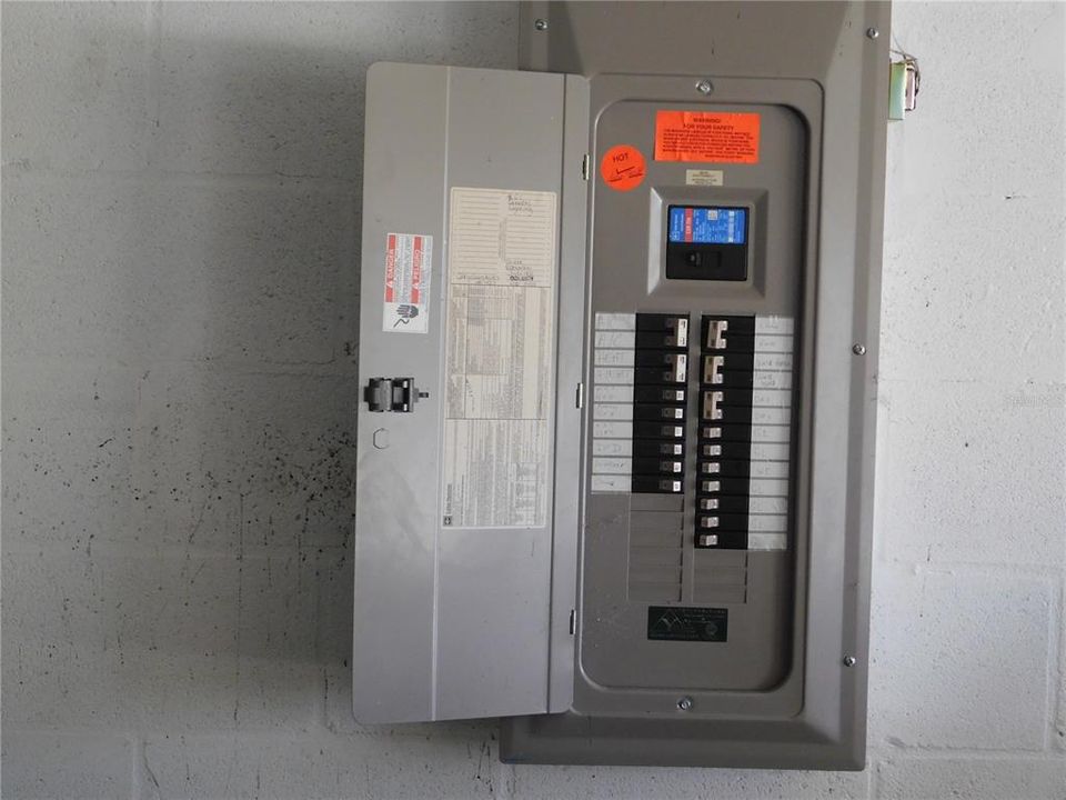 Active With Contract: $235,000 (3 beds, 2 baths, 1426 Square Feet)