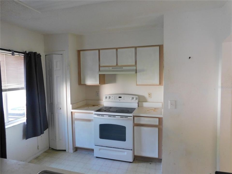 Active With Contract: $235,000 (3 beds, 2 baths, 1426 Square Feet)