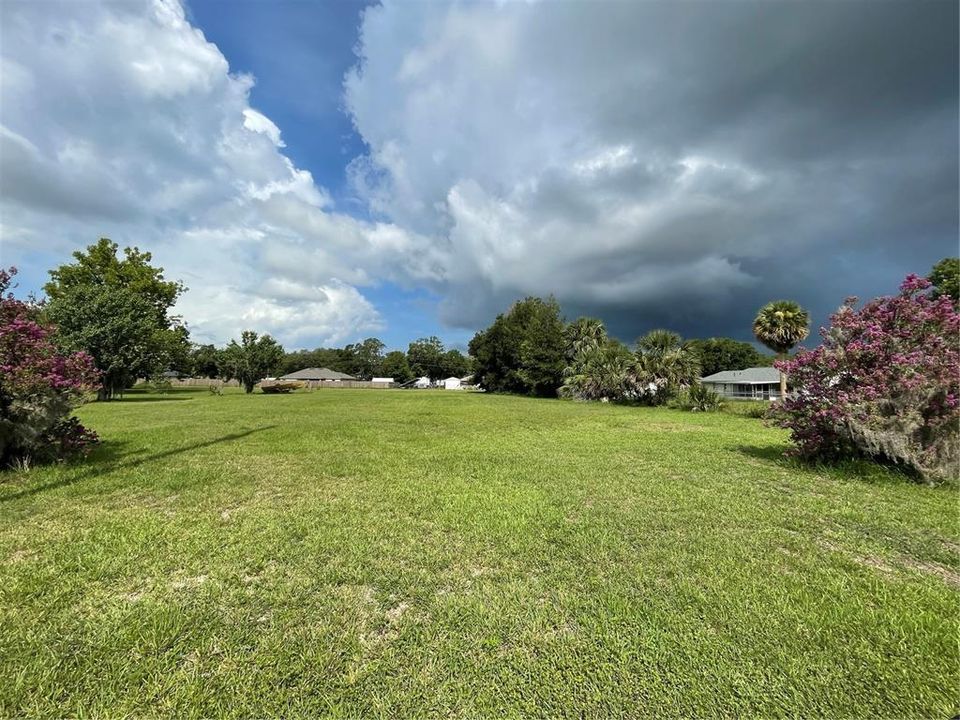 На продажу: $80,000 (0.61 acres)