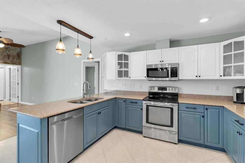 待售: $690,000 (4 贝兹, 3 浴室, 2158 平方英尺)