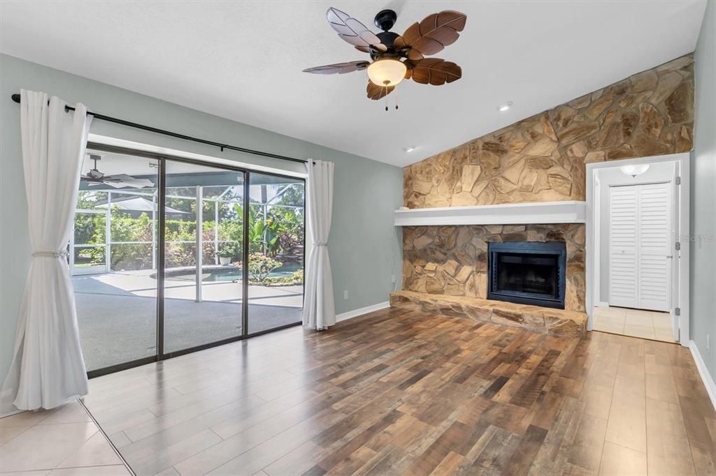 待售: $690,000 (4 贝兹, 3 浴室, 2158 平方英尺)