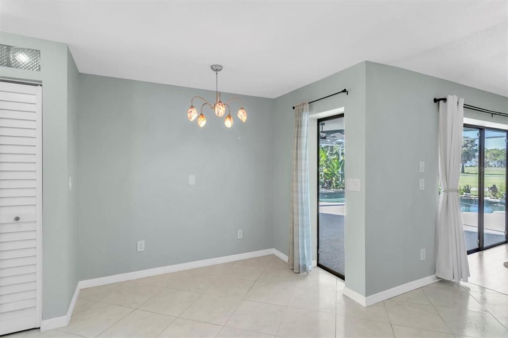 待售: $690,000 (4 贝兹, 3 浴室, 2158 平方英尺)