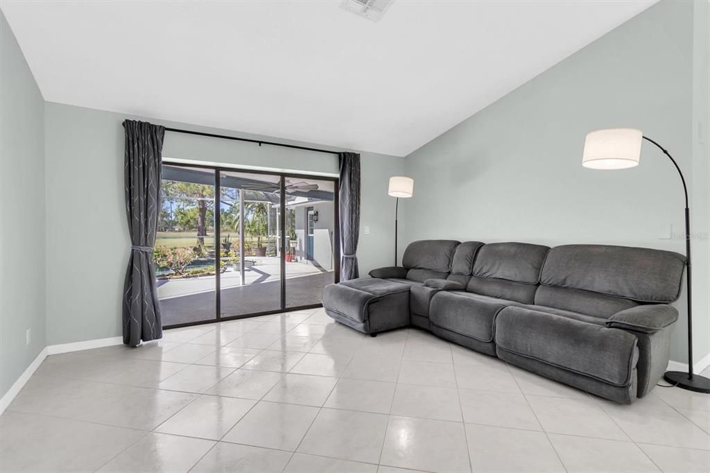 待售: $690,000 (4 贝兹, 3 浴室, 2158 平方英尺)