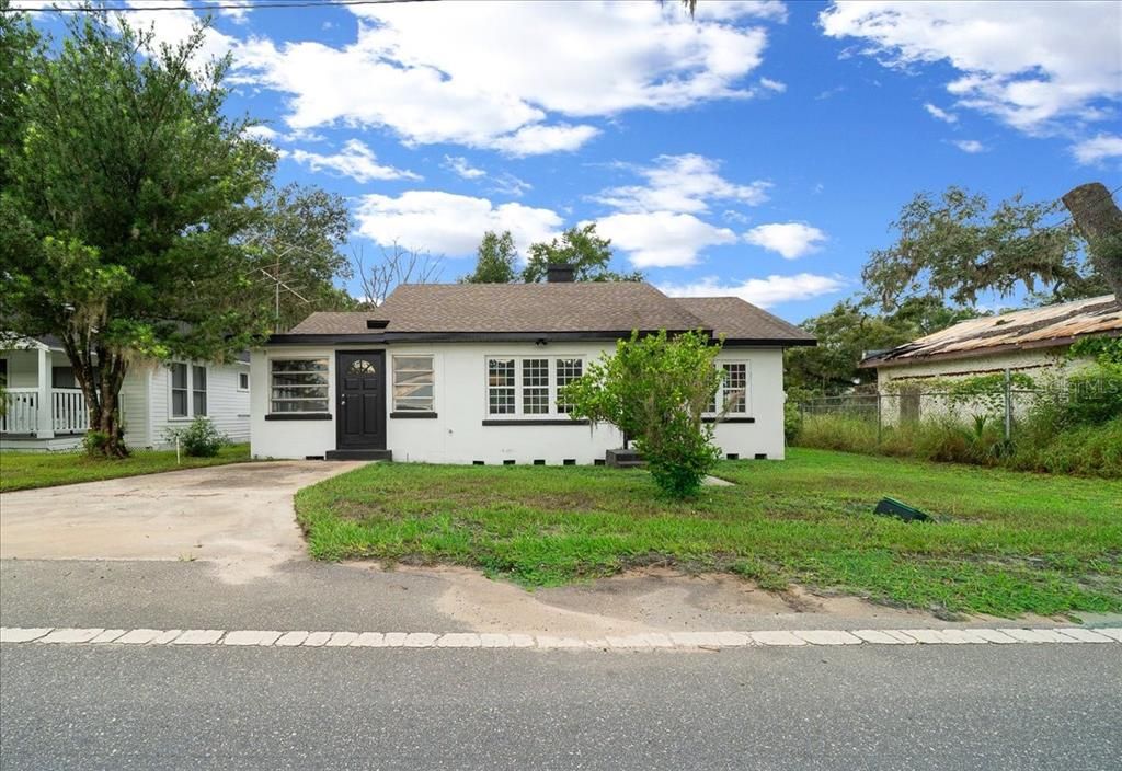 Active With Contract: $210,000 (3 beds, 1 baths, 1152 Square Feet)