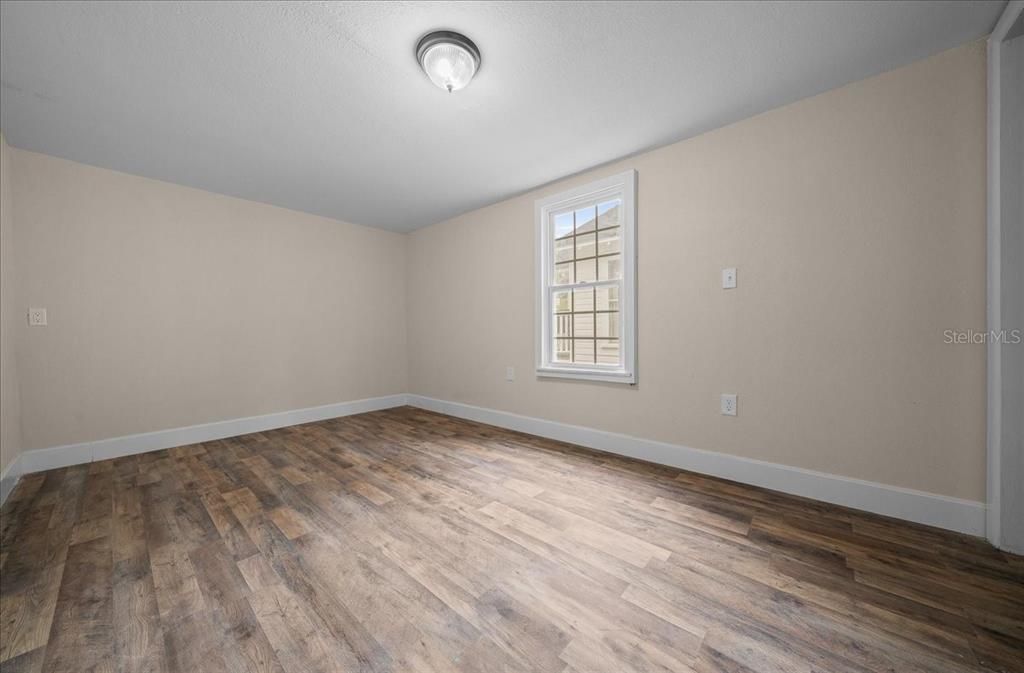 Active With Contract: $210,000 (3 beds, 1 baths, 1152 Square Feet)