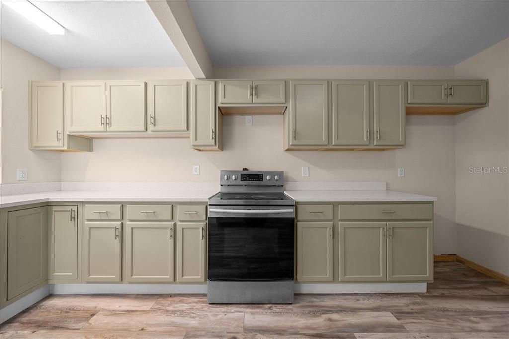 Active With Contract: $210,000 (3 beds, 1 baths, 1152 Square Feet)