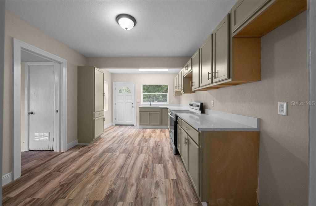 Active With Contract: $210,000 (3 beds, 1 baths, 1152 Square Feet)