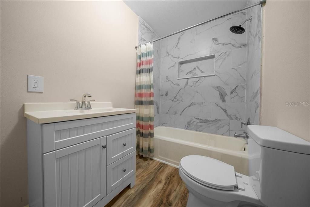 Active With Contract: $210,000 (3 beds, 1 baths, 1152 Square Feet)