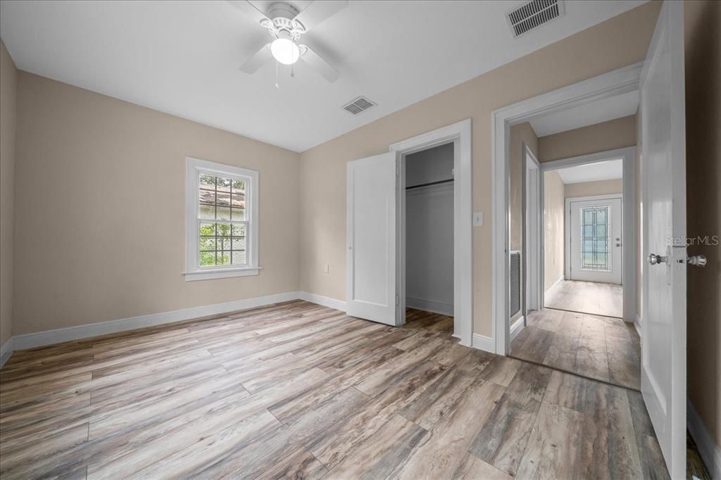 Active With Contract: $210,000 (3 beds, 1 baths, 1152 Square Feet)