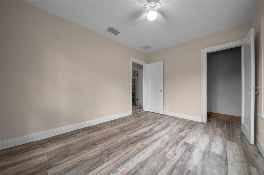 Active With Contract: $210,000 (3 beds, 1 baths, 1152 Square Feet)