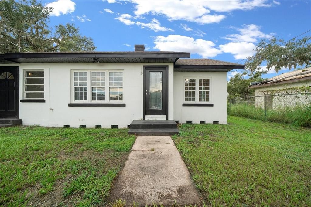 Active With Contract: $210,000 (3 beds, 1 baths, 1152 Square Feet)