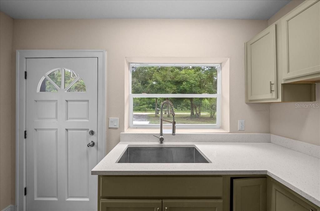 Active With Contract: $210,000 (3 beds, 1 baths, 1152 Square Feet)