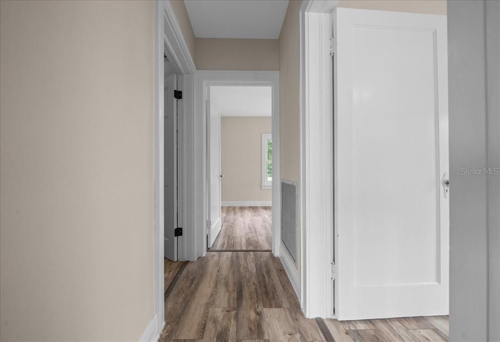 Active With Contract: $210,000 (3 beds, 1 baths, 1152 Square Feet)