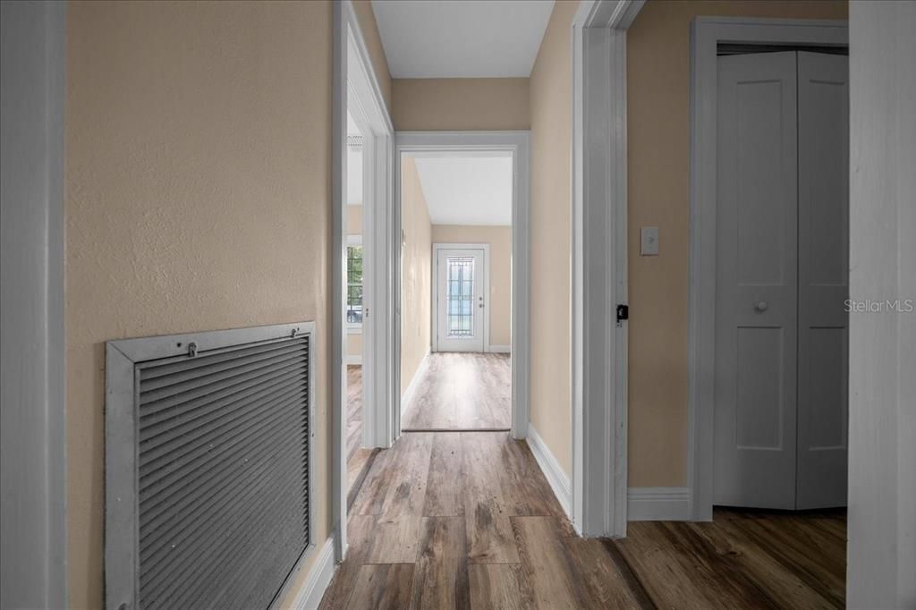 Active With Contract: $210,000 (3 beds, 1 baths, 1152 Square Feet)