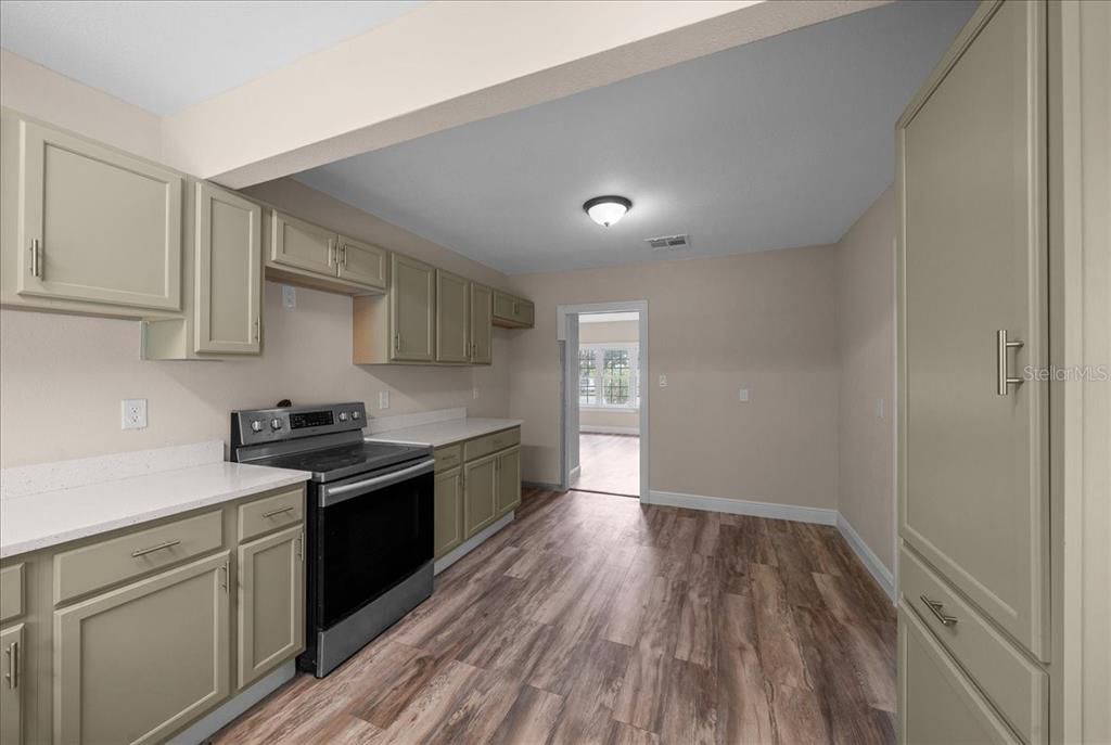 Active With Contract: $210,000 (3 beds, 1 baths, 1152 Square Feet)