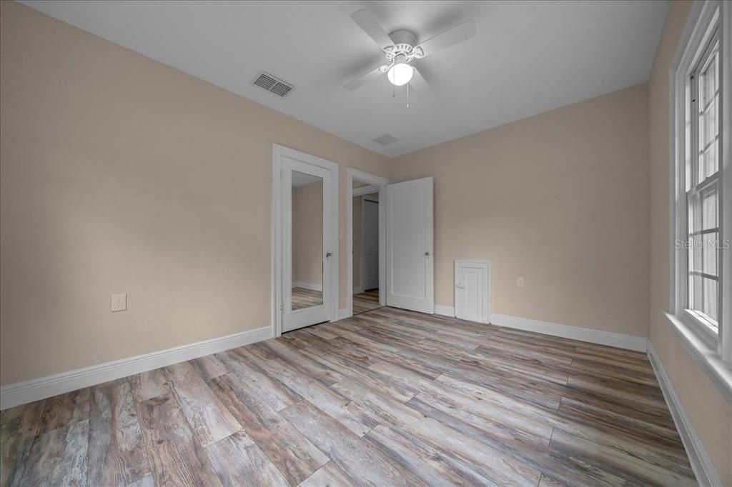 Active With Contract: $210,000 (3 beds, 1 baths, 1152 Square Feet)