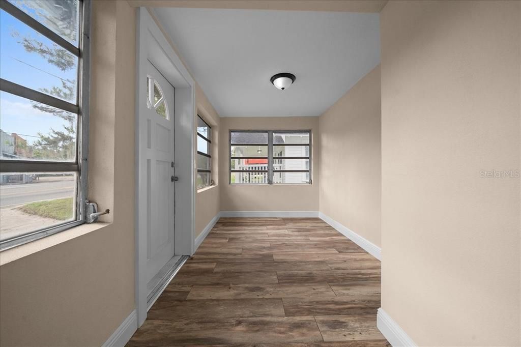 Active With Contract: $210,000 (3 beds, 1 baths, 1152 Square Feet)