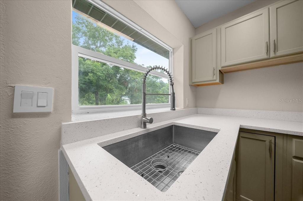 Active With Contract: $210,000 (3 beds, 1 baths, 1152 Square Feet)