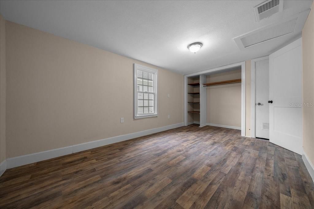 Active With Contract: $210,000 (3 beds, 1 baths, 1152 Square Feet)