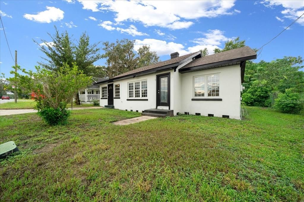 Active With Contract: $210,000 (3 beds, 1 baths, 1152 Square Feet)