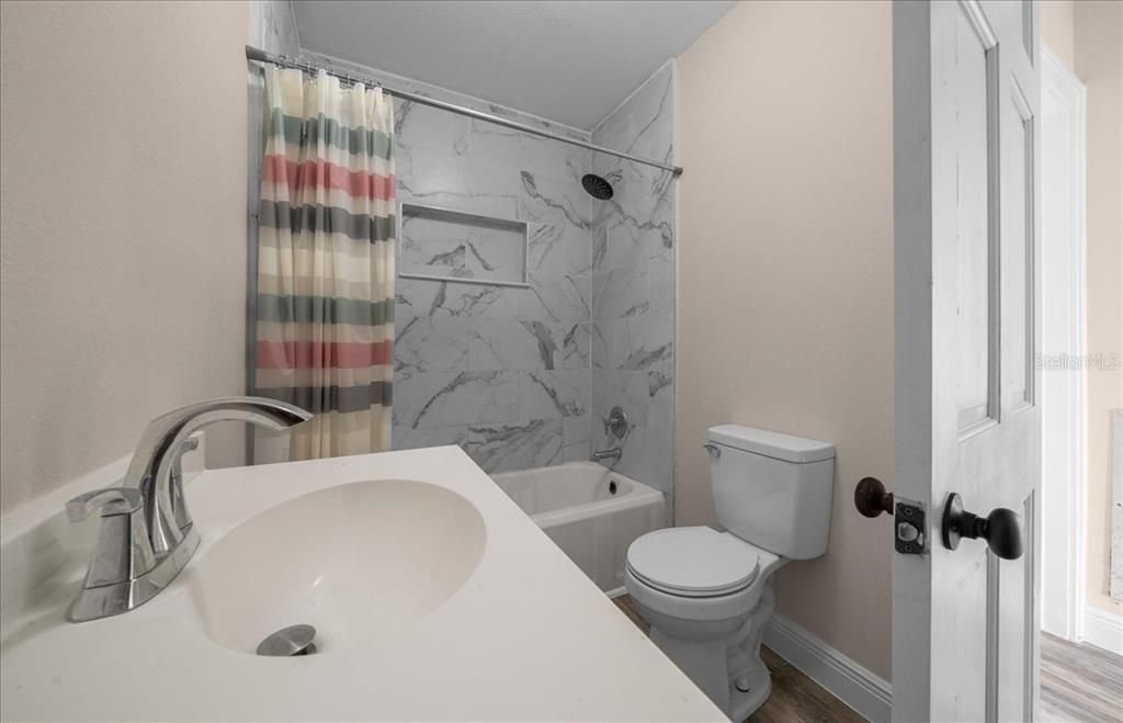 Active With Contract: $210,000 (3 beds, 1 baths, 1152 Square Feet)