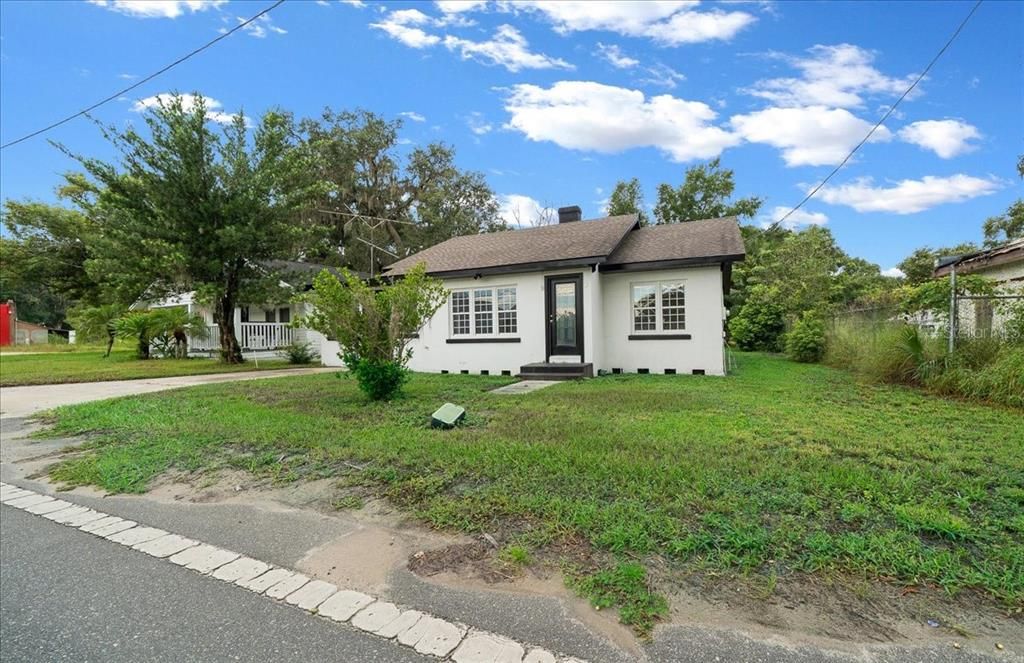 Active With Contract: $210,000 (3 beds, 1 baths, 1152 Square Feet)