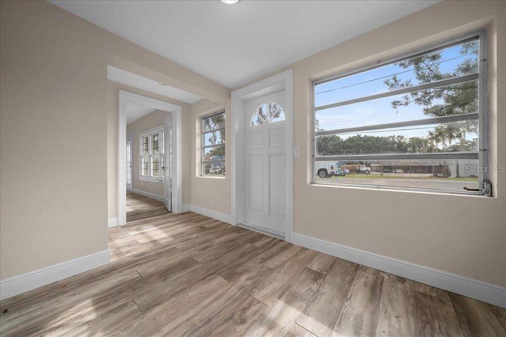 Active With Contract: $210,000 (3 beds, 1 baths, 1152 Square Feet)