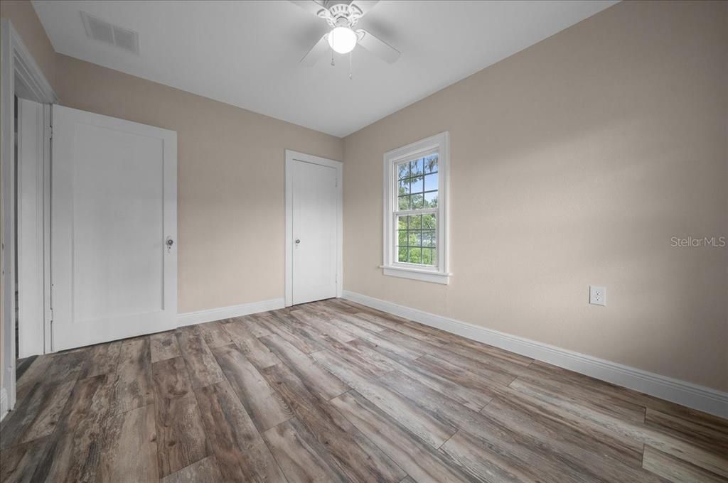 Active With Contract: $210,000 (3 beds, 1 baths, 1152 Square Feet)