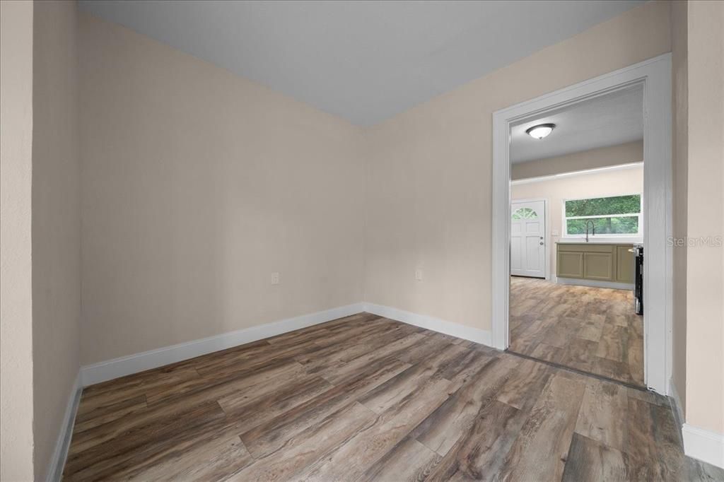 Active With Contract: $210,000 (3 beds, 1 baths, 1152 Square Feet)