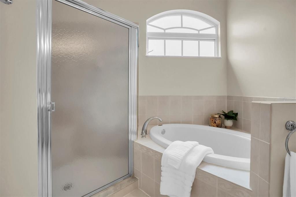 Под контрактом: $389,000 (3 спален, 2 ванн, 2106 Квадратных фут)