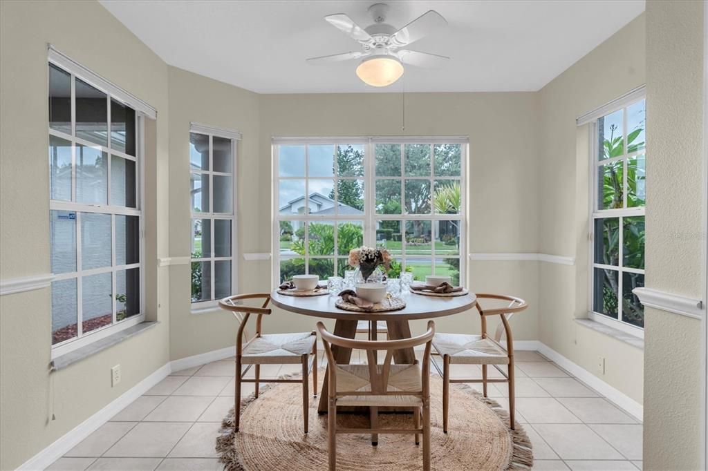 Под контрактом: $389,000 (3 спален, 2 ванн, 2106 Квадратных фут)