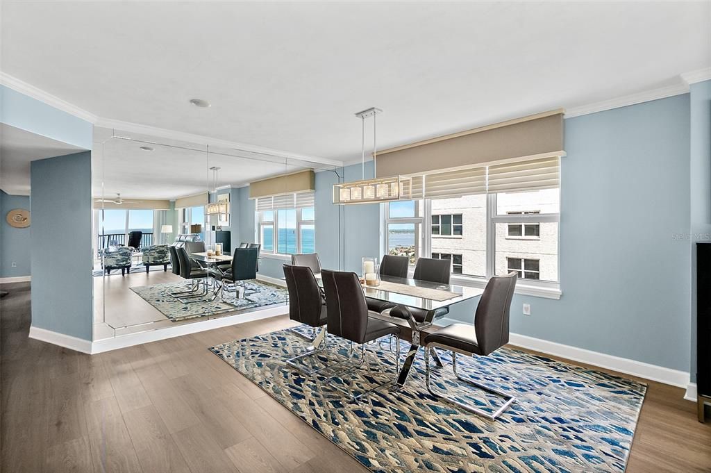 En Venta: $699,000 (3 camas, 3 baños, 2072 Pies cuadrados)