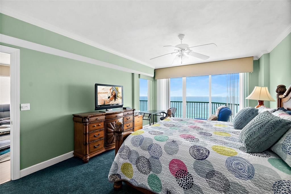 En Venta: $699,000 (3 camas, 3 baños, 2072 Pies cuadrados)