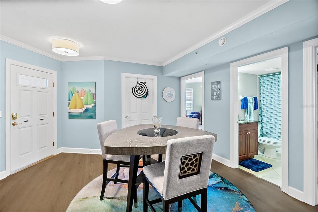 En Venta: $699,000 (3 camas, 3 baños, 2072 Pies cuadrados)