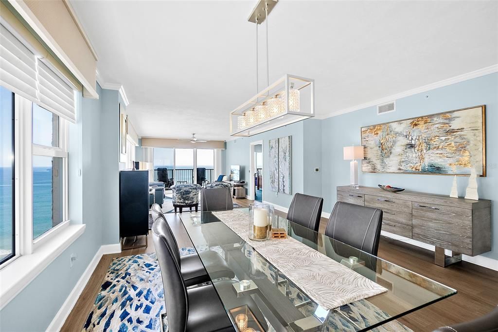 En Venta: $699,000 (3 camas, 3 baños, 2072 Pies cuadrados)