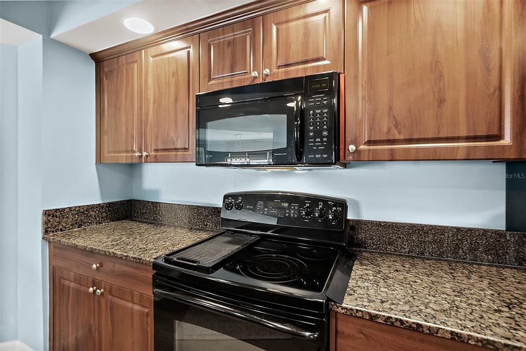 En Venta: $699,000 (3 camas, 3 baños, 2072 Pies cuadrados)