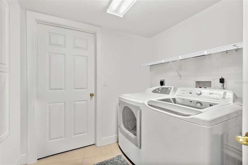 En Venta: $699,000 (3 camas, 3 baños, 2072 Pies cuadrados)