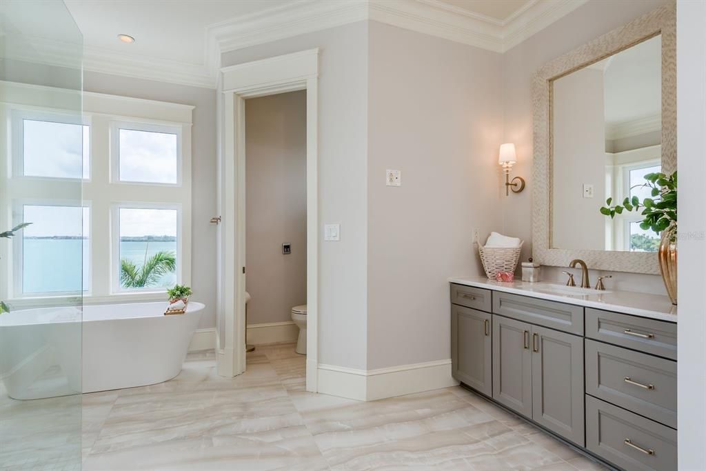 En Venta: $4,250,000 (5 camas, 4 baños, 4039 Pies cuadrados)