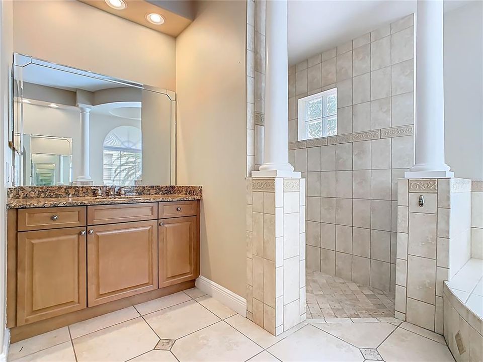 For Sale: $690,000 (4 beds, 4 baths, 4034 Square Feet)