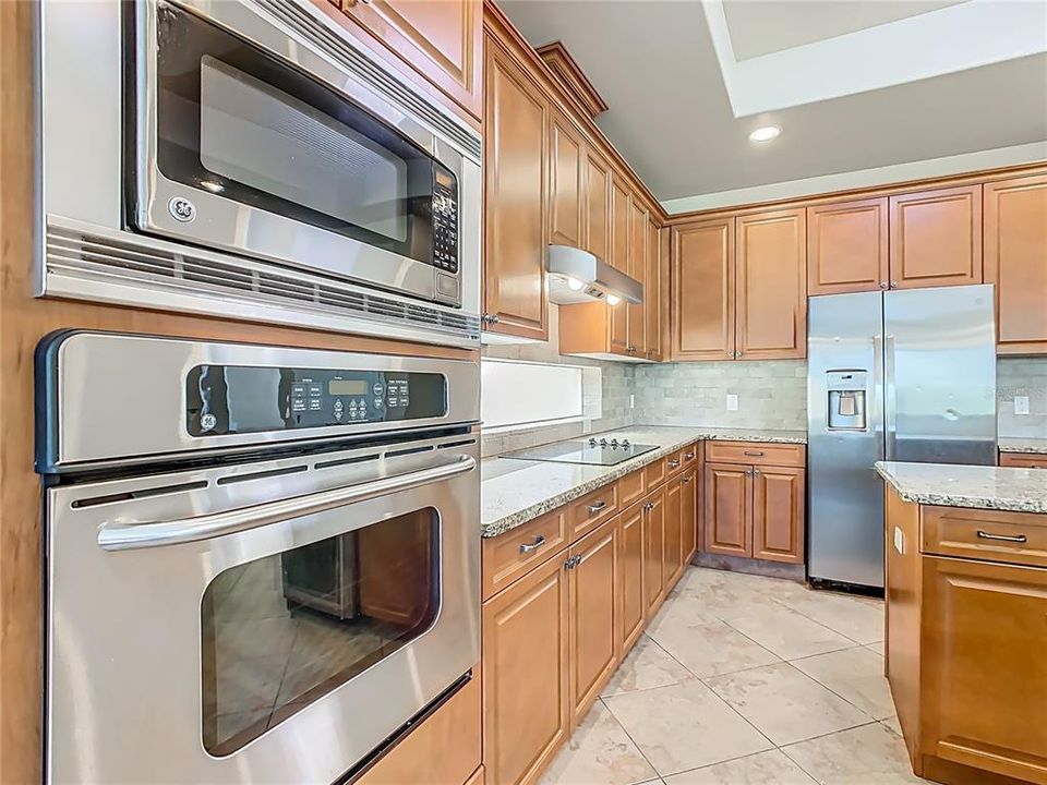 For Sale: $690,000 (4 beds, 4 baths, 4034 Square Feet)