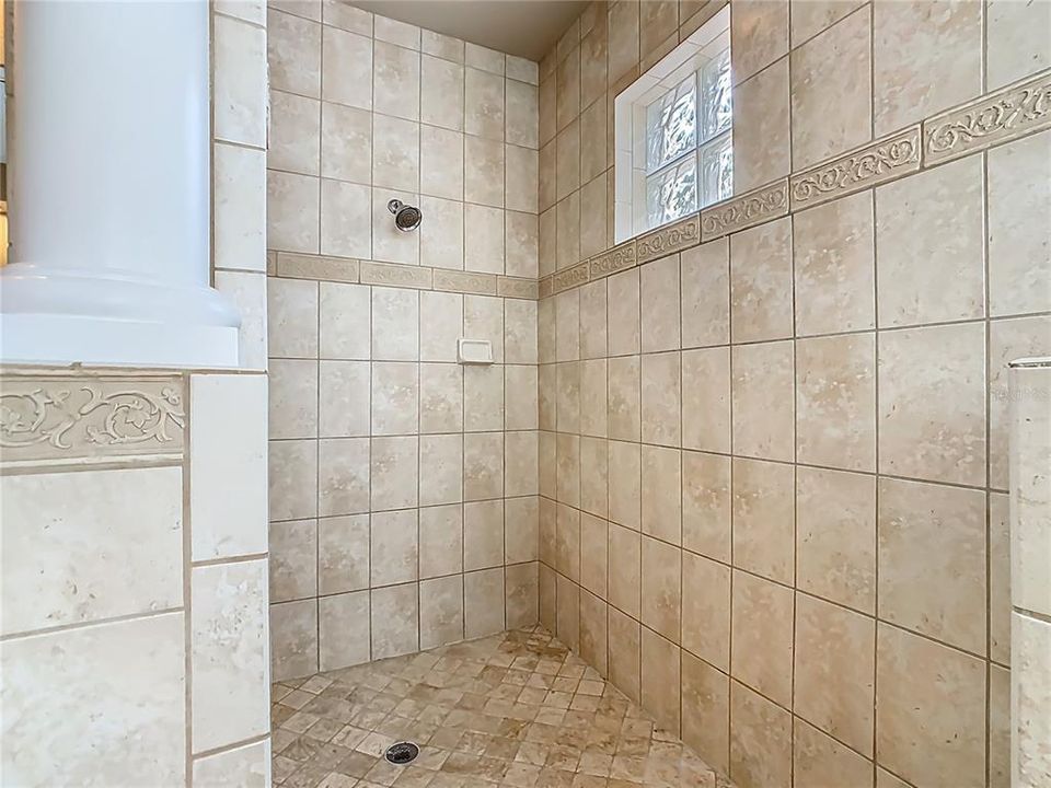 For Sale: $690,000 (4 beds, 4 baths, 4034 Square Feet)