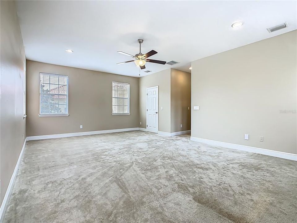 For Sale: $690,000 (4 beds, 4 baths, 4034 Square Feet)