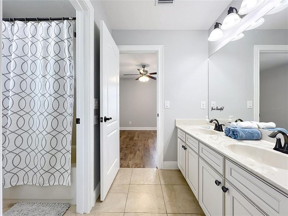 Active With Contract: $1,095,000 (5 beds, 4 baths, 4068 Square Feet)