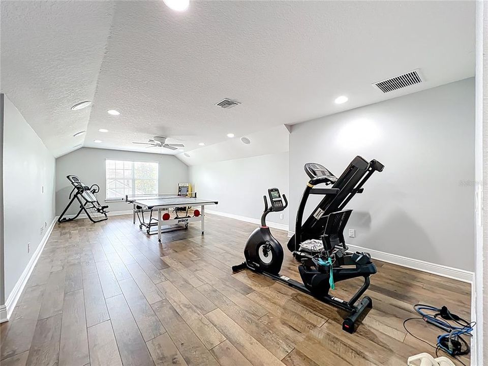 Active With Contract: $1,095,000 (5 beds, 4 baths, 4068 Square Feet)