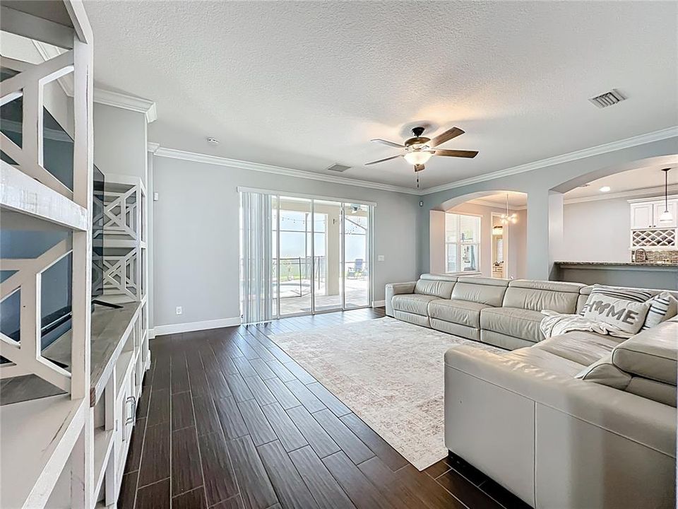 Active With Contract: $1,095,000 (5 beds, 4 baths, 4068 Square Feet)