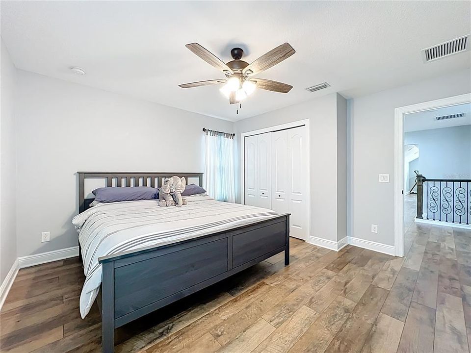 Active With Contract: $1,095,000 (5 beds, 4 baths, 4068 Square Feet)