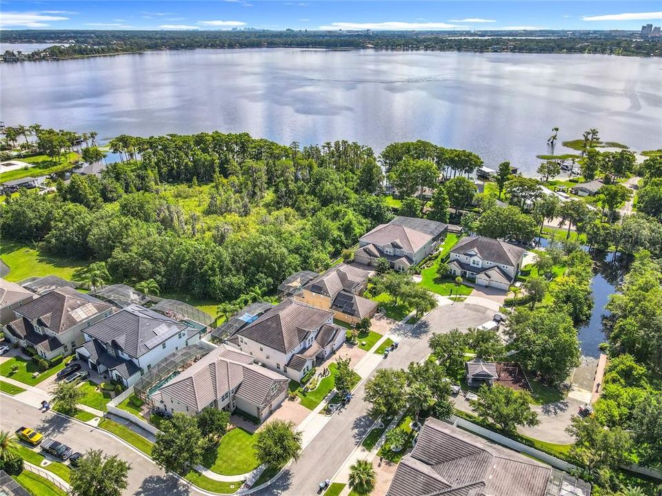 Active With Contract: $1,095,000 (5 beds, 4 baths, 4068 Square Feet)